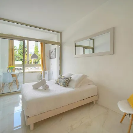 Moderne Et Lumineux Proche Plages A0b197 아파트 칸느